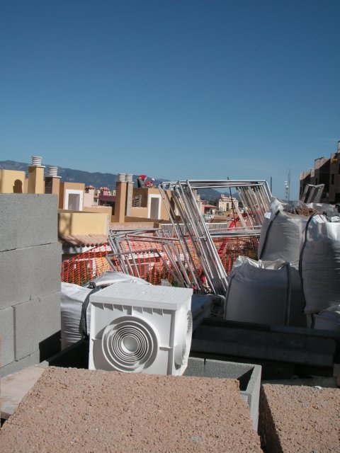 ALMACENAMIENTO MATERIAL EN ZONA DE OBRA